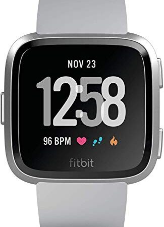 Fitbit Versa con Rilevazione del Battito Cardiaco, oltre 4 Giorni di Autonomia della Batteria, Resistente All'acqua, Grigio