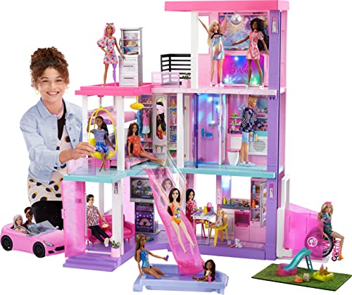 Barbie - Casa dei Sogni 60° Anniversario Playset con 2 Bambole, Auto, Piscina, Scivolo, Ascensore, luci e Suoni, Oltre 100 Pezzi, Giocattolo per Bambini dai 3 Anni in su,HCD51